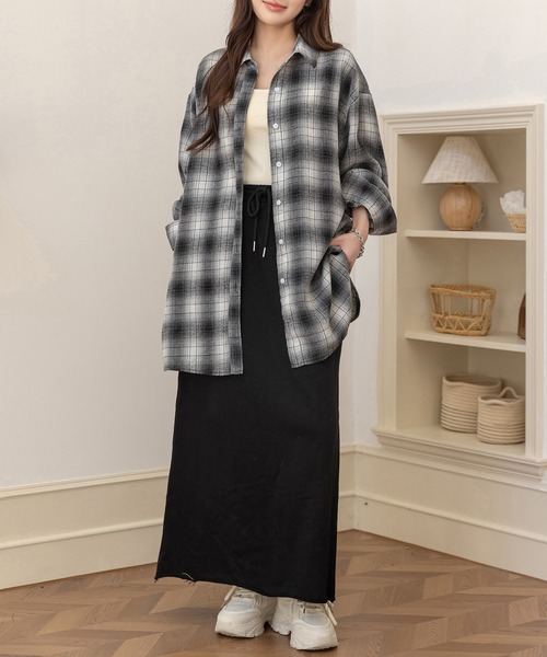 DAY CLOSET（デイ クローゼット）の「【2WAY/羽織ったり巻いたり】長袖グラデーションチェック柄オーバーサイズ×ドロップショルダーシャツ レディース（シャツ/ブラウス・レディース・ブラウン/ブラック・FREE）」の13枚目の写真