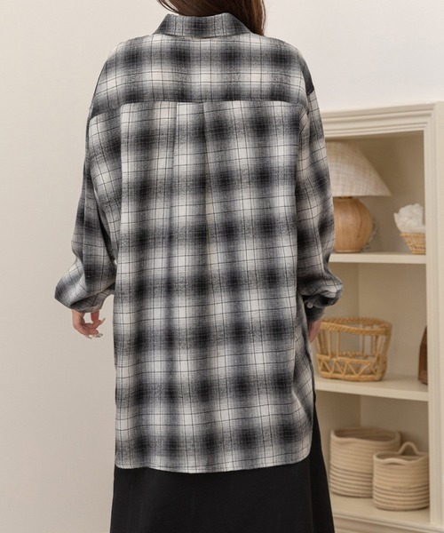 DAY CLOSET（デイ クローゼット）の「【2WAY/羽織ったり巻いたり】長袖グラデーションチェック柄オーバーサイズ×ドロップショルダーシャツ レディース（シャツ/ブラウス・レディース・ブラウン/ブラック・FREE）」の6枚目の写真