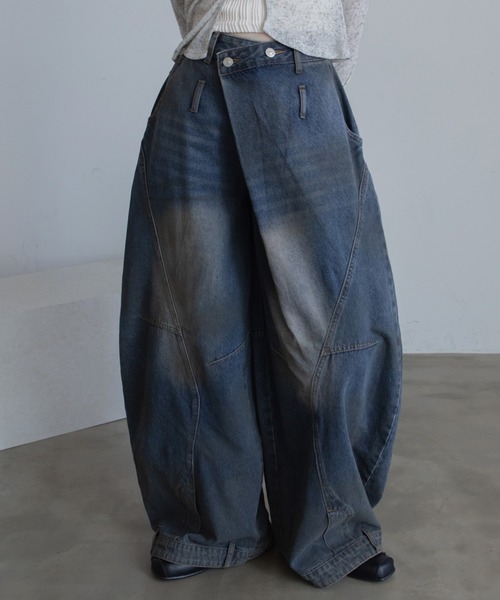 VACANCY（ヴァカンシー）の「ランダムストラップスクエアトゥフラットスニーカー（スニーカー・レディース・シルバー/ブラック/レッド・LARGE/MEDIUM）」の10枚目の写真