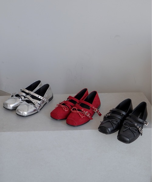 VACANCY（ヴァカンシー）の「ランダムストラップスクエアトゥフラットスニーカー（スニーカー・レディース・シルバー/ブラック/レッド・LARGE/MEDIUM）」の16枚目の写真