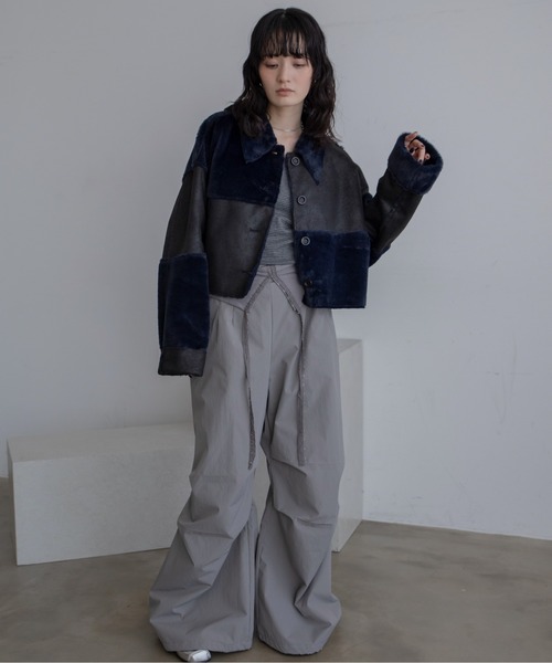 VACANCY（ヴァカンシー）の「ランダムストラップスクエアトゥフラットスニーカー（スニーカー・レディース・シルバー/ブラック/レッド・LARGE/MEDIUM）」の15枚目の写真