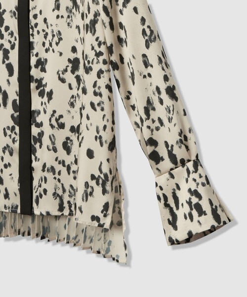 allureville（アルアバイル）の「OFFICINAバックプリーツブラウス（シャツ/ブラウス・レディース・アイボリー・2）」の9枚目の写真