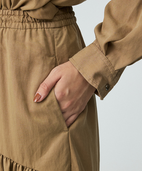 Rouge vif la cle（ルージュヴィフラクレ）の「【Le Melange/ル・メランジュ】テンセルナイロンツイルスカート / セットアップ着用可能【WEB限定】（スカート・レディース・オフホワイト/キャメル・フリー）」の13枚目の写真