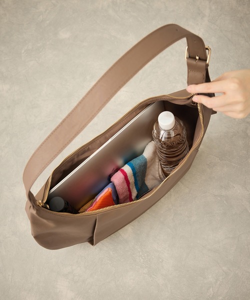 ROPE' PICNIC（ロペピクニック）の「デミルーンショルダーバッグ（ショルダーバッグ・レディース・ブラウン/ブラック/ベージュ系その他・FREE）」の6枚目の写真