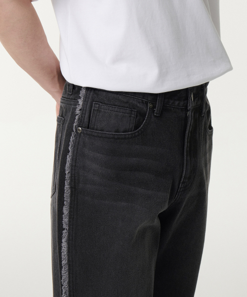 MUSINSA STANDARD（ムシンサスタンダード）の「フレイサイドルーズストレートデニムパンツ[ウォッシュドブラック]（デニムパンツ・メンズ・その他・26/27/28/29/30/31/32/33/34/36/38）」の4枚目の写真