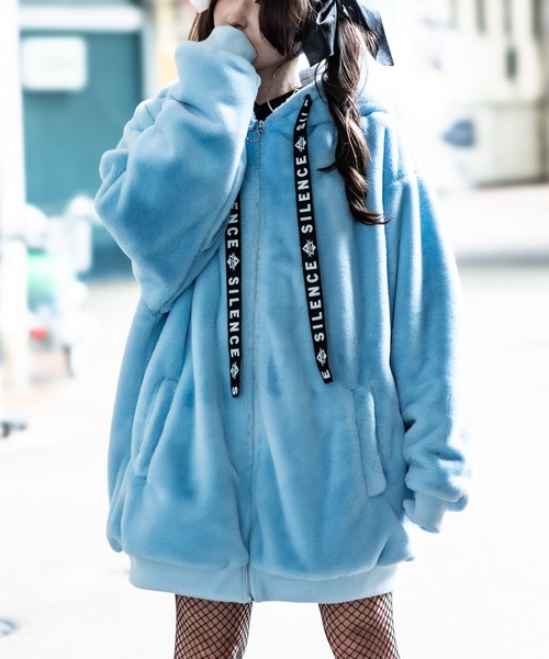 Revo.(レボ)の「【25AW新色追加】ラビット うさ耳 フードデザイン フェイクファー ブルゾン レースアップ うさみみ 耳付き ファージップパーカー(ブルゾン・レディース・ホワイト/ブラック×ホワイト/ピンク/ブラック×パープル/サックスブルー・FREE)」の10枚目の写真