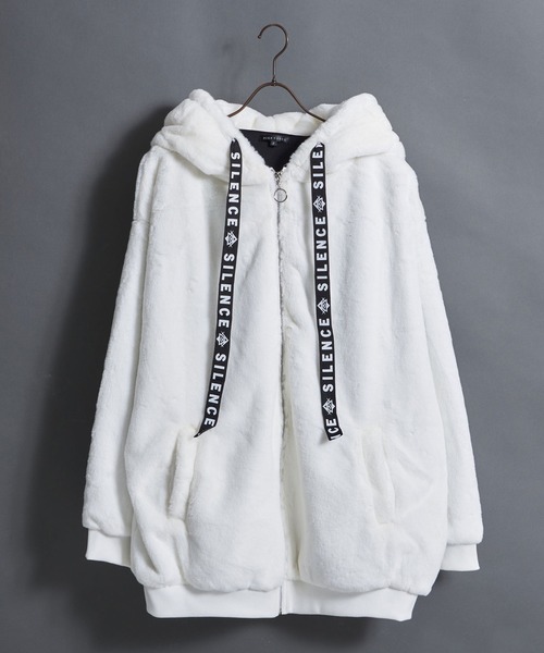 Revo.(レボ)の「【25AW新色追加】ラビット うさ耳 フードデザイン フェイクファー ブルゾン レースアップ うさみみ 耳付き ファージップパーカー(ブルゾン・レディース・ホワイト/ブラック×ホワイト/ピンク/ブラック×パープル/サックスブルー・FREE)」の12枚目の写真