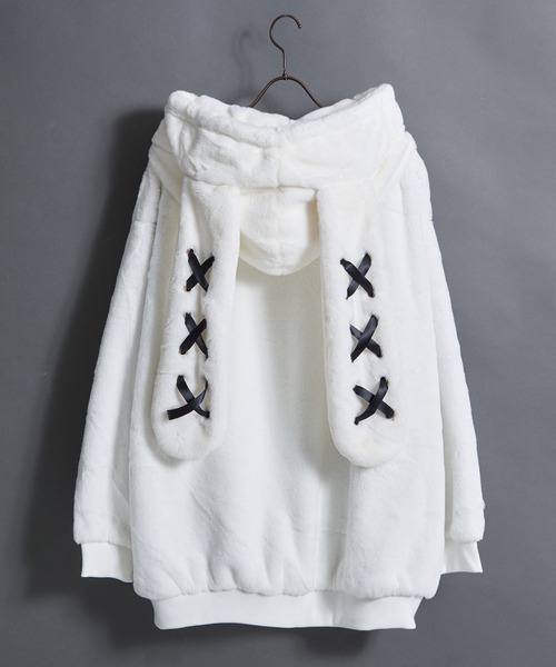 Revo.(レボ)の「【25AW新色追加】ラビット うさ耳 フードデザイン フェイクファー ブルゾン レースアップ うさみみ 耳付き ファージップパーカー(ブルゾン・レディース・ホワイト/ブラック×ホワイト/ピンク/ブラック×パープル/サックスブルー・FREE)」の13枚目の写真