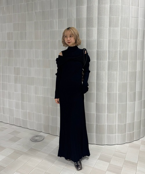 セール】UND RANDOM RIB OFF SHOULDER KNIT DRESS（ドレス）｜Ameri