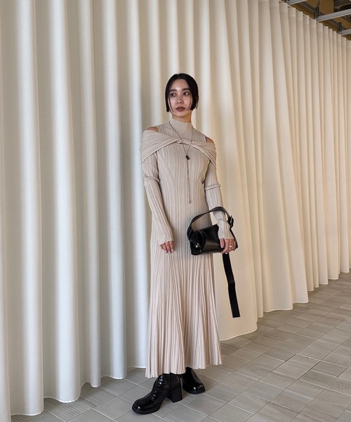 セール】UND RANDOM RIB OFF SHOULDER KNIT DRESS（ドレス）｜Ameri