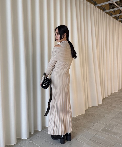 セール】UND RANDOM RIB OFF SHOULDER KNIT DRESS（ドレス）｜Ameri