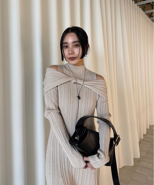 セール】UND RANDOM RIB OFF SHOULDER KNIT DRESS（ドレス）｜Ameri