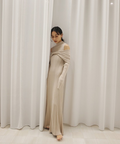 セール】UND RANDOM RIB OFF SHOULDER KNIT DRESS（ドレス）｜Ameri