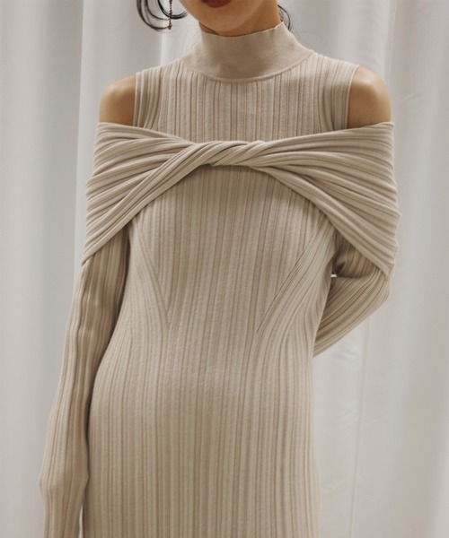 セール】UND RANDOM RIB OFF SHOULDER KNIT DRESS（ドレス）｜Ameri