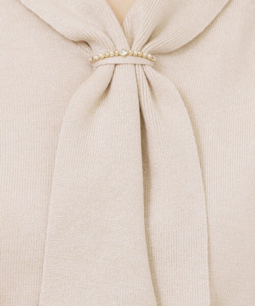 index（インデックス）の「ゴールドパーツ付きボウタイニット【洗濯機OK】《10col/XS～LL》（ニット/セーター・レディース・ホワイト系7/ベージュ系その他7/ピンク系1/ボルドー/ブルー系5/サックスブルー系7/チャコールグレー/ブラック系4/グレー系4/ブラウン系その他7・34/36/38/40/42）」の18枚目の写真