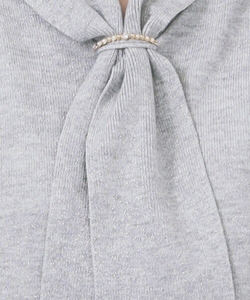 index（インデックス）の「ゴールドパーツ付きボウタイニット【洗濯機OK】《10col/XS～LL》（ニット/セーター・レディース・ホワイト系7/ベージュ系その他7/ピンク系1/ボルドー/ブルー系5/サックスブルー系7/チャコールグレー/ブラック系4/グレー系4/ブラウン系その他7・34/36/38/40/42）」の18枚目の写真