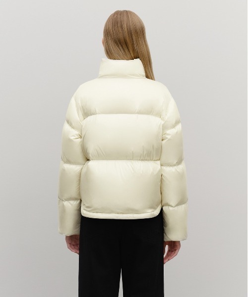MARITHE + FRANCOIS GIRBAUD(マリテフランソワジルボー)の「W GLOSSY CROP DOWN JACKET(ダウンジャケット/コート・レディース・Silver/アイボリー/Black・SMALL/MEDIUM)」の16枚目の写真