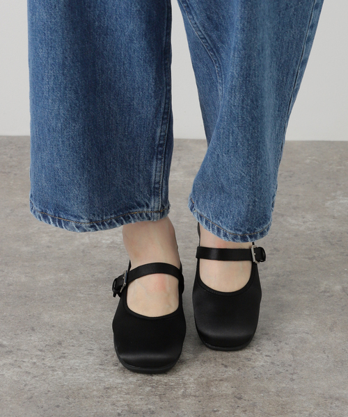 B.C STOCK(ベーセーストック)の「ストラップバレエシューズ(バレエシューズ・レディース・ブラック/ベージュ・SMALL/MEDIUM/LARGE)」の11枚目の写真