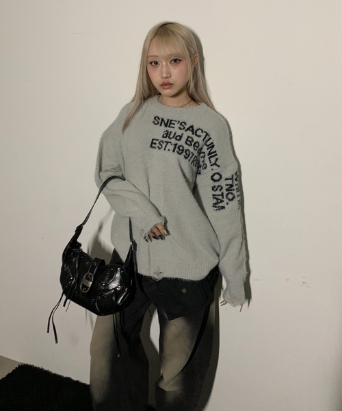 lilful（リルフル）の「レタリングロゴ オーバーサイズ ダメージ加工ニット（ニット/セーター・レディース・アイボリー/グレー/ホワイト・M/L）」の12枚目の写真
