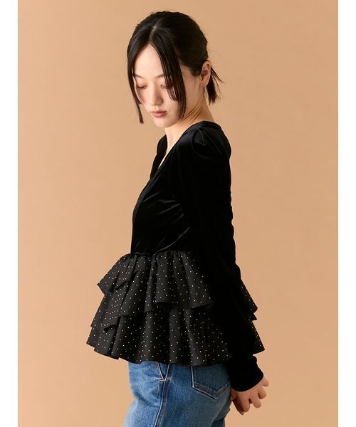 LILY BROWN（リリーブラウン）の「ベロアペプラムフリルトップス（Tシャツ/カットソー・レディース・チャコールグレー/ブラック/ホワイト・F）」の6枚目の写真