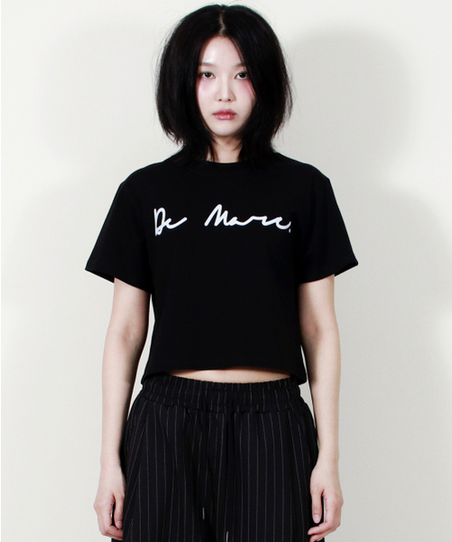 DEMARC(ドゥマーク)の「ROUGH WRITING TEXT-LOGO CROP T-SHIRT BLACK(Tシャツ/カットソー・レディース・その他・MEDIUM/LARGE)」の2枚目の写真