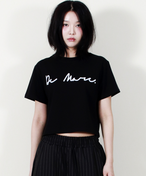 DEMARC(ドゥマーク)の「ROUGH WRITING TEXT-LOGO CROP T-SHIRT BLACK(Tシャツ/カットソー・レディース・その他・MEDIUM/LARGE)」の3枚目の写真