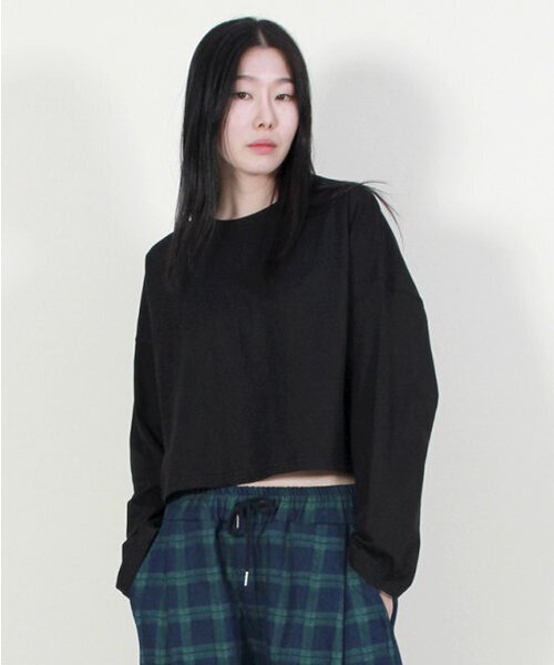 DEMARC(ドゥマーク)の「オーバーサイズセミクロップ長袖Tシャツブラック(Tシャツ/カットソー・レディース・その他・LARGE/MEDIUM)」の3枚目の写真
