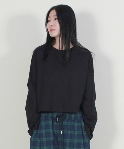 DEMARC(ドゥマーク)の「オーバーサイズセミクロップ長袖Tシャツブラック(Tシャツ/カットソー・レディース・その他・LARGE/MEDIUM)」の4枚目の写真