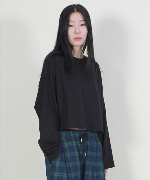 DEMARC(ドゥマーク)の「オーバーサイズセミクロップ長袖Tシャツブラック(Tシャツ/カットソー・レディース・その他・LARGE/MEDIUM)」の6枚目の写真