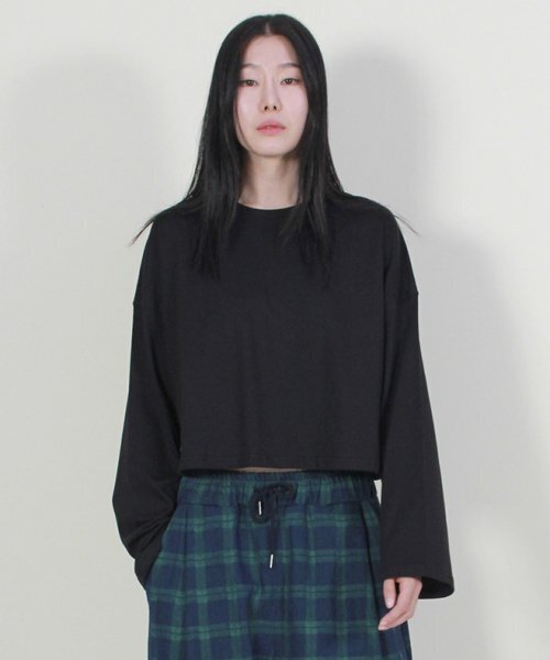 DEMARC(ドゥマーク)の「オーバーサイズセミクロップ長袖Tシャツブラック(Tシャツ/カットソー・レディース・その他・LARGE/MEDIUM)」の7枚目の写真