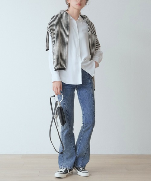 .WORKS(ドットワークス)の「前脇クロス切替 ストレッチデニムフレアーパンツ(デニムパンツ・レディース・ダークグレー/サックスブルー/ブルー・61/64)」の10枚目の写真
