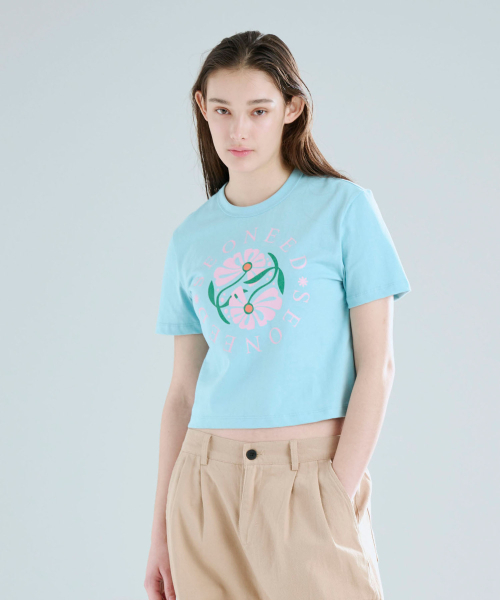 SEONEED（ソニード）の「フラワークロップ半袖Tシャツスカイブルー（Tシャツ/カットソー・レディース・その他・FREE）」の2枚目の写真