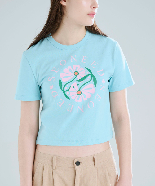 SEONEED（ソニード）の「フラワークロップ半袖Tシャツスカイブルー（Tシャツ/カットソー・レディース・その他・FREE）」の3枚目の写真