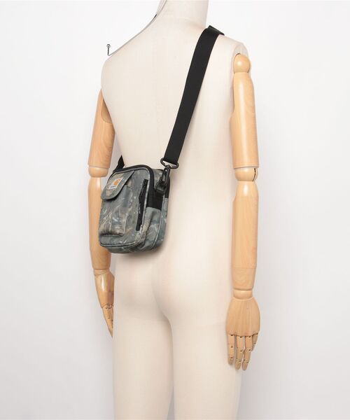 Carhartt WIP（カーハートダブリューアイピー）の「【Carhartt WIP】ESSENTIALS BAG SMALL（ショルダーバッグ・メンズ・ブラック/ダークグリーン/グリーン系1/グリーン/グレー/ライトブラウン・FREE）」の7枚目の写真