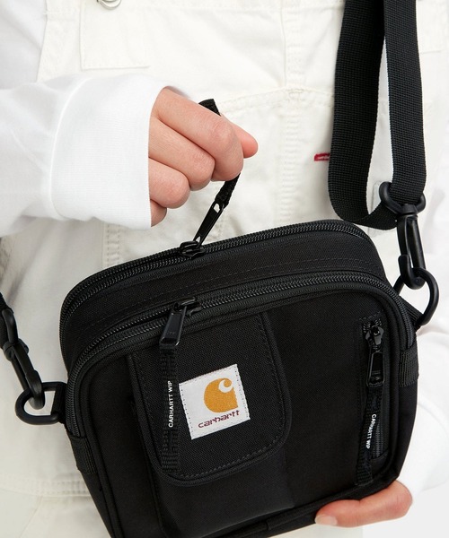 Carhartt WIP（カーハートダブリューアイピー）の「【Carhartt WIP】ESSENTIALS BAG SMALL（ショルダーバッグ・メンズ・ブラック/ダークグリーン/グリーン系1/グリーン/グレー/ライトブラウン・FREE）」の16枚目の写真