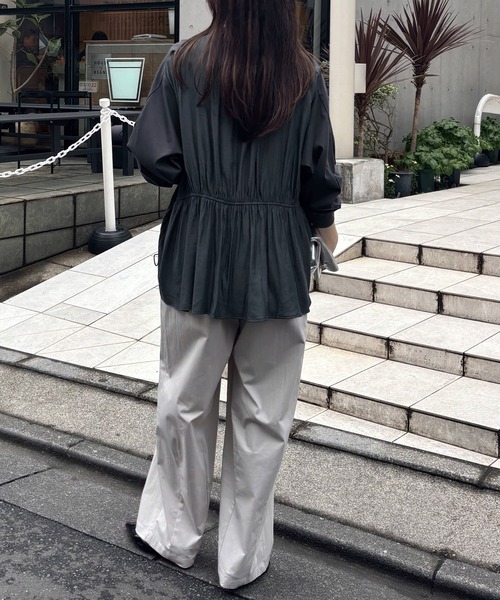 COLLAGE GALLARDAGALANTE（コラージュガリャルダガランテ）の「ドッキング裾ドロストカットソー（Tシャツ/カットソー・レディース・オフホワイト/チャコールグレー・FREE）」の8枚目の写真