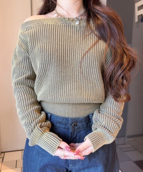 G-STAR（ジースター）の「Off Shoulder Washed Knit/ウォッシュド加工オフショルダーニットセーター（ニット/セーター・レディース・ブラウン系その他/ブルー系その他・X-SMALL/SMALL/MEDIUM）」の2枚目の写真