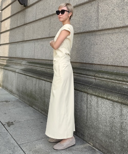 JENNE(ジェンヌ)の「Iライン美シルエットワンピース(ワンピース・レディース・ブラック/アイボリー/ダークネイビー・SMALL/MEDIUM/LARGE/X-LARGE)」の16枚目の写真