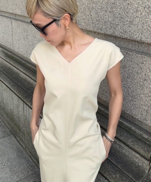 JENNE(ジェンヌ)の「Iライン美シルエットワンピース(ワンピース・レディース・ブラック/アイボリー/ダークネイビー・SMALL/MEDIUM/LARGE/X-LARGE)」の18枚目の写真