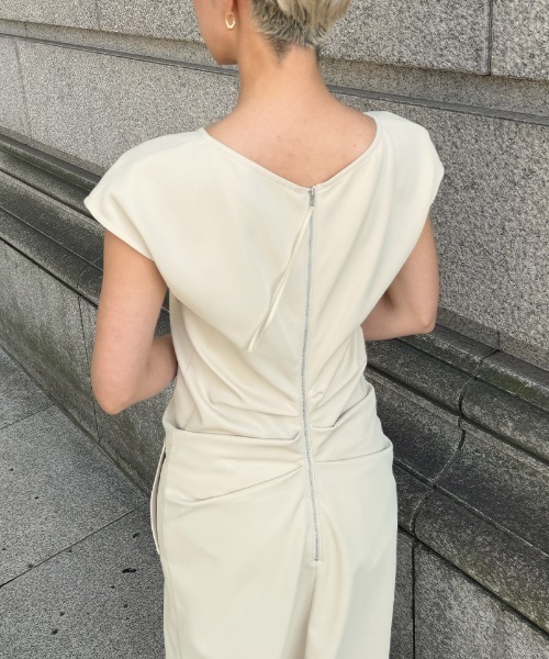 JENNE(ジェンヌ)の「Iライン美シルエットワンピース(ワンピース・レディース・ブラック/アイボリー/ダークネイビー・SMALL/MEDIUM/LARGE/X-LARGE)」の19枚目の写真
