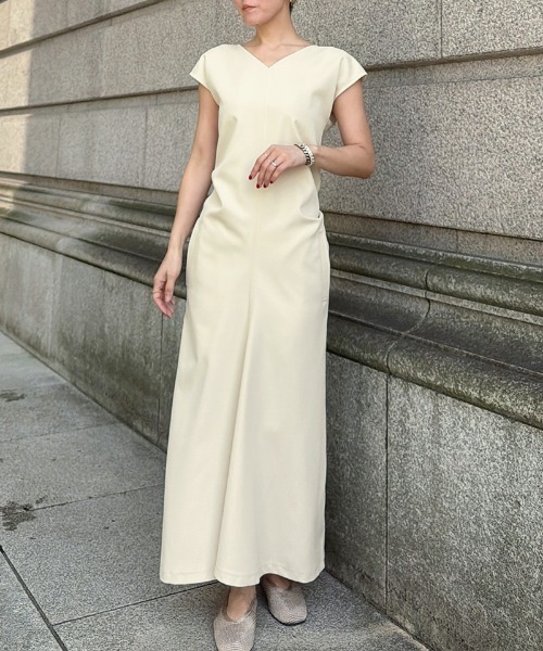 JENNE(ジェンヌ)の「Iライン美シルエットワンピース(ワンピース・レディース・ブラック/アイボリー/ダークネイビー・SMALL/MEDIUM/LARGE/X-LARGE)」の21枚目の写真