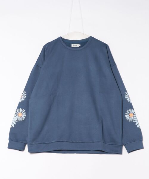 ATELANE(アテレーン)の「《ATELANE》袖フラワー刺繍P/O(スウェット・メンズ・ブルー/ホワイト/ブラック・LARGE/MEDIUM)」の1枚目の写真