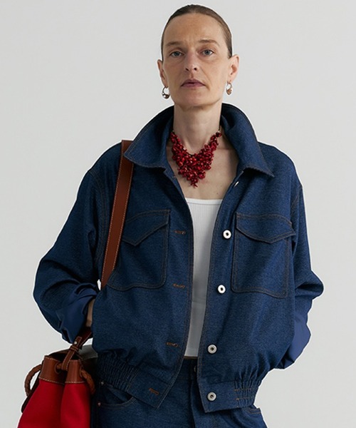 Bie(ビエ)の「デニムライク ショートジャケット(デニムジャケット・レディース・ブルー・M/S/L)」の2枚目の写真