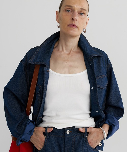 Bie(ビエ)の「デニムライク ショートジャケット(デニムジャケット・レディース・ブルー・M/S/L)」の6枚目の写真