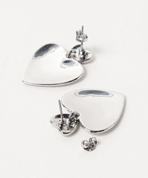 BEAMS HEART(ビームスハート)の「ハートモチーフ ロゴ入り ピアス(ピアス(両耳用)・レディース・ゴールド/その他/シルバー・ONE SIZE)」の4枚目の写真