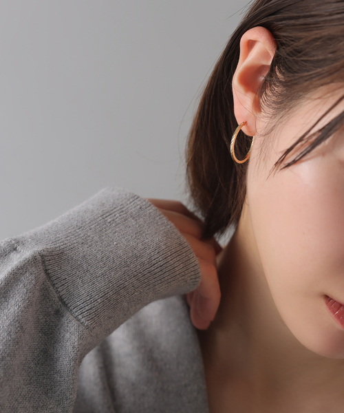Lilas(リラ)の「《一部店舗+WEB限定》スクリューフープピアスM K18(両耳)(ピアス(両耳用)・レディース・ゴールド・FREE)」の7枚目の写真