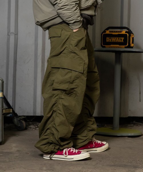XTONZ(エクストーンズ)の「XP127 シュリンクカーゴパンツ (カーキ)(スウェットパンツ・レディース・その他・SMALL/MEDIUM/LARGE)」の1枚目の写真