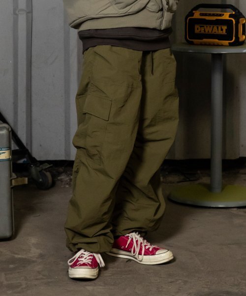 XTONZ(エクストーンズ)の「XP127 シュリンクカーゴパンツ (カーキ)(スウェットパンツ・レディース・その他・SMALL/MEDIUM/LARGE)」の3枚目の写真