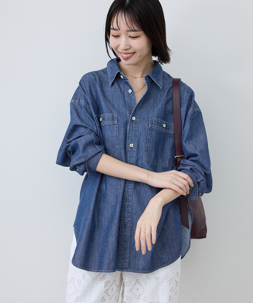 SLOBE IENA(スローブイエナ)の「LEDENIM LABOR FORM デニムシャツ(シャツ/ブラウス・レディース・スカイブルー/ブルー・FREE)」の5枚目の写真