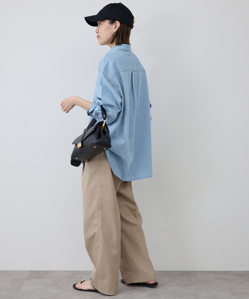 SLOBE IENA(スローブイエナ)の「LEDENIM LABOR FORM デニムシャツ(シャツ/ブラウス・レディース・スカイブルー/ブルー・FREE)」の20枚目の写真